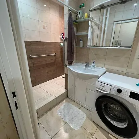 Apartment Ticha Lokalita, Mhd Do 5 Minut, Len 2 Km Od Centra